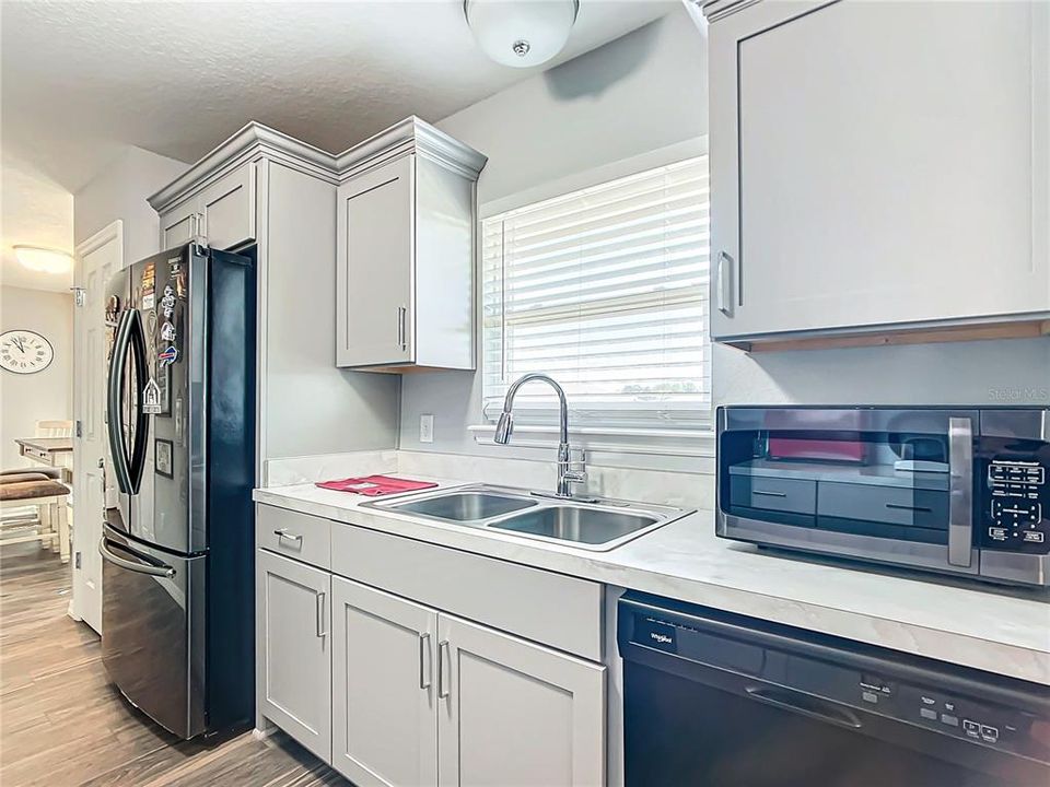 For Sale: $280,000 (3 beds, 2 baths, 1315 Square Feet)
