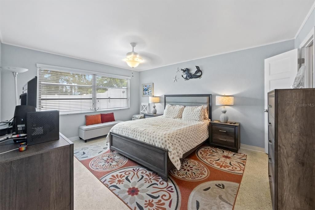 For Sale: $549,000 (2 beds, 2 baths, 1141 Square Feet)