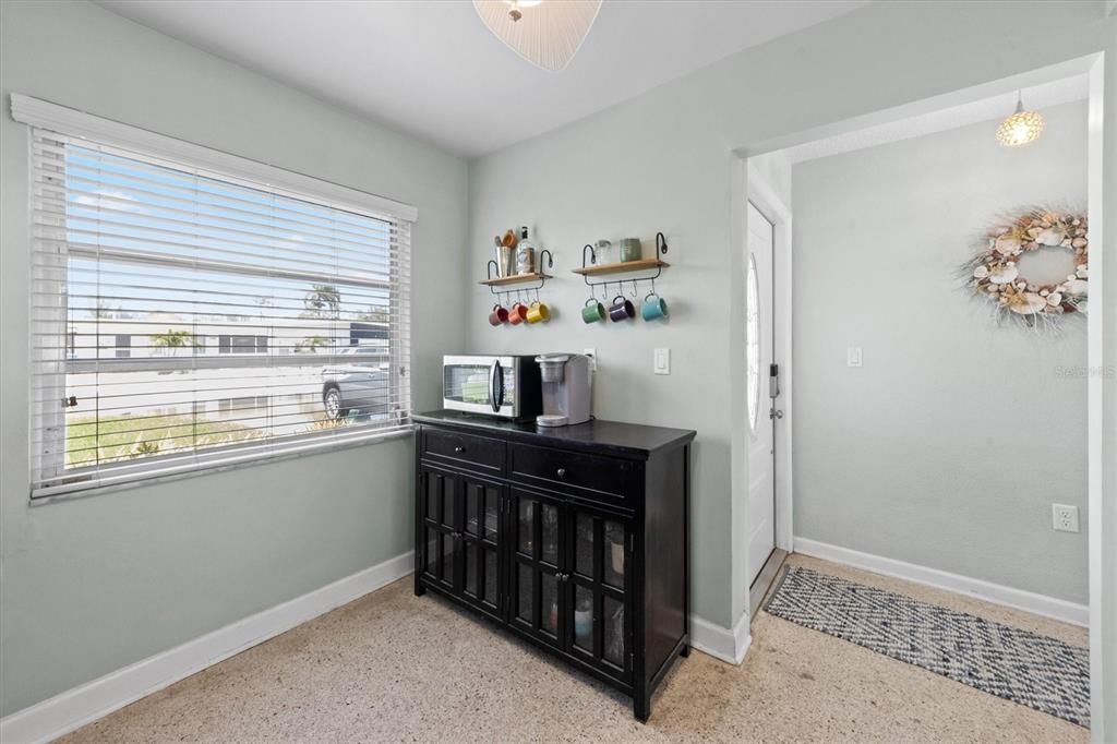 For Sale: $549,000 (2 beds, 2 baths, 1141 Square Feet)