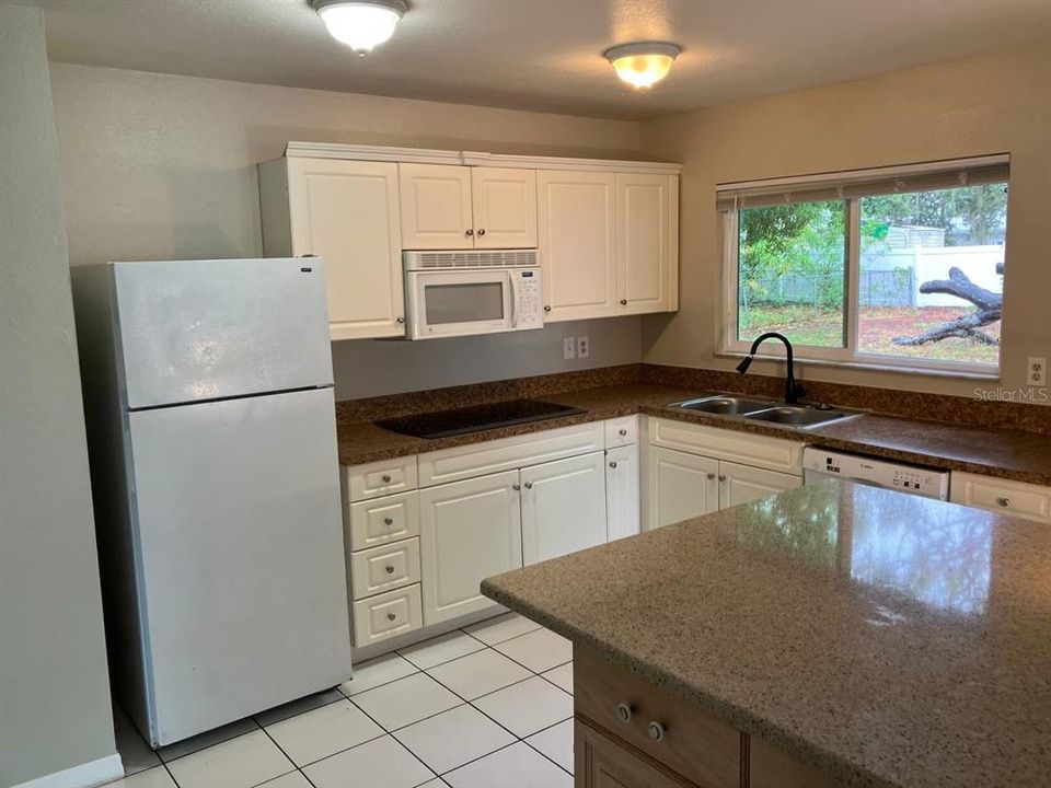 For Sale: $259,900 (3 beds, 2 baths, 1176 Square Feet)