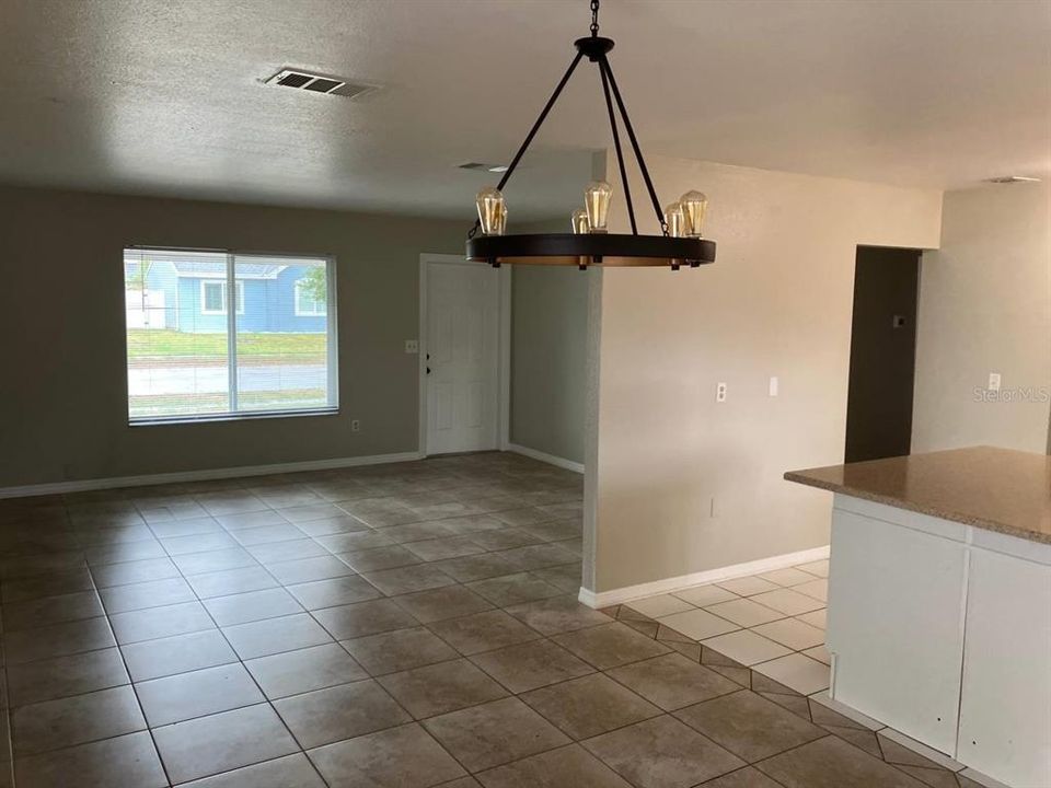 For Sale: $259,900 (3 beds, 2 baths, 1176 Square Feet)