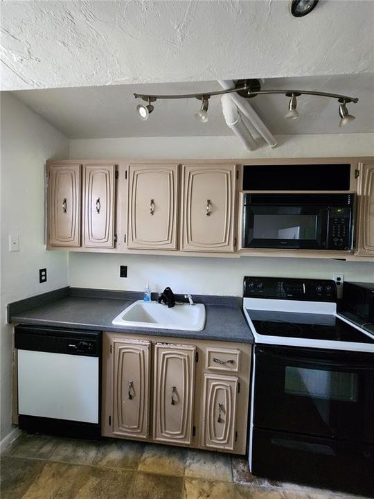 For Rent: $1,000 (2 beds, 2 baths, 1292 Square Feet)