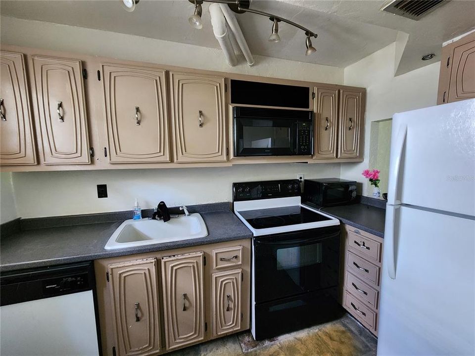 For Rent: $1,000 (2 beds, 2 baths, 1292 Square Feet)