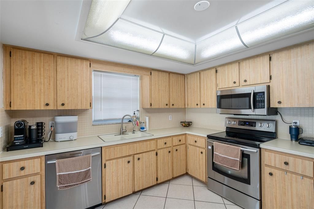 For Sale: $350,000 (3 beds, 2 baths, 1365 Square Feet)