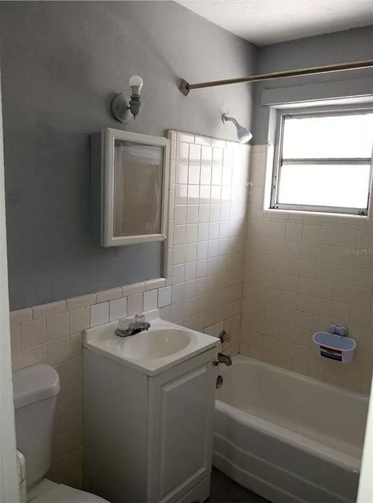 Recently Rented: $1,195 (2 beds, 1 baths, 624 Square Feet)