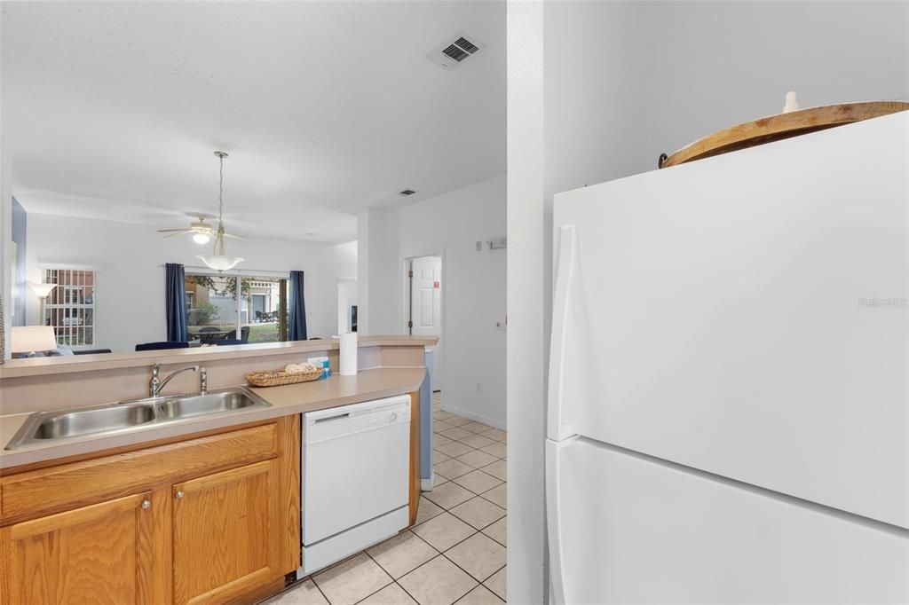 For Sale: $285,000 (3 beds, 2 baths, 1291 Square Feet)