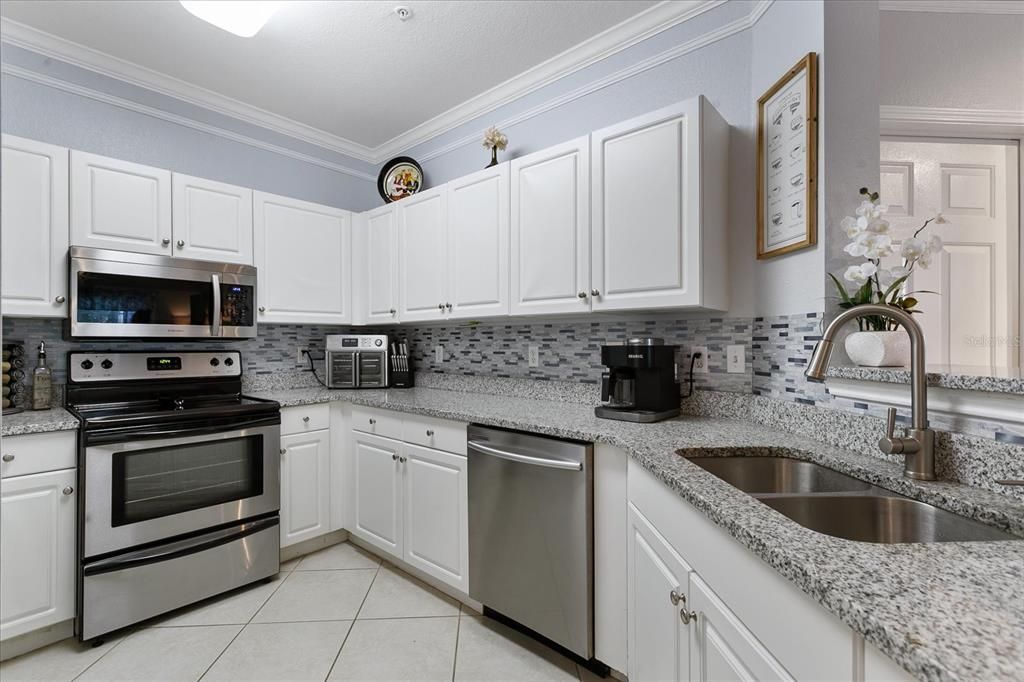 For Sale: $294,900 (2 beds, 2 baths, 1153 Square Feet)