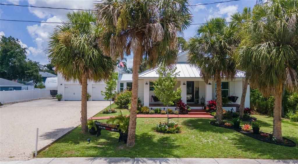 For Sale: $850,000 (3 beds, 3 baths, 2606 Square Feet)