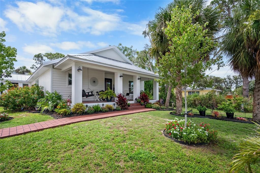 For Sale: $850,000 (3 beds, 3 baths, 2606 Square Feet)