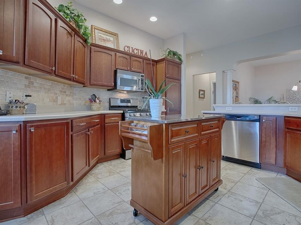 KITCHEN WITH ISLAND