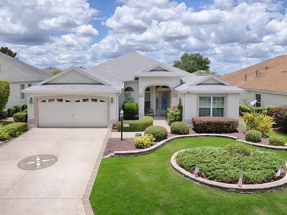 BEAUTIFUL HOME IN THE VILLAGE OF MALLORY