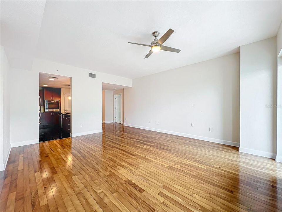 For Sale: $550,000 (2 beds, 2 baths, 1600 Square Feet)