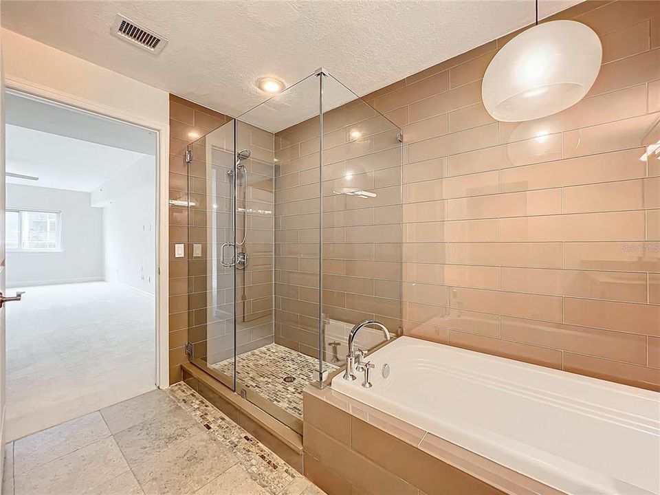 待售: $550,000 (2 贝兹, 2 浴室, 1600 平方英尺)