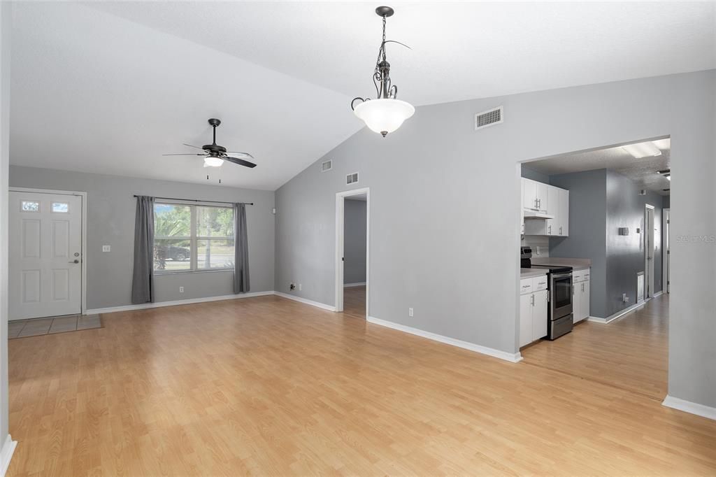 For Sale: $299,000 (3 beds, 2 baths, 1392 Square Feet)