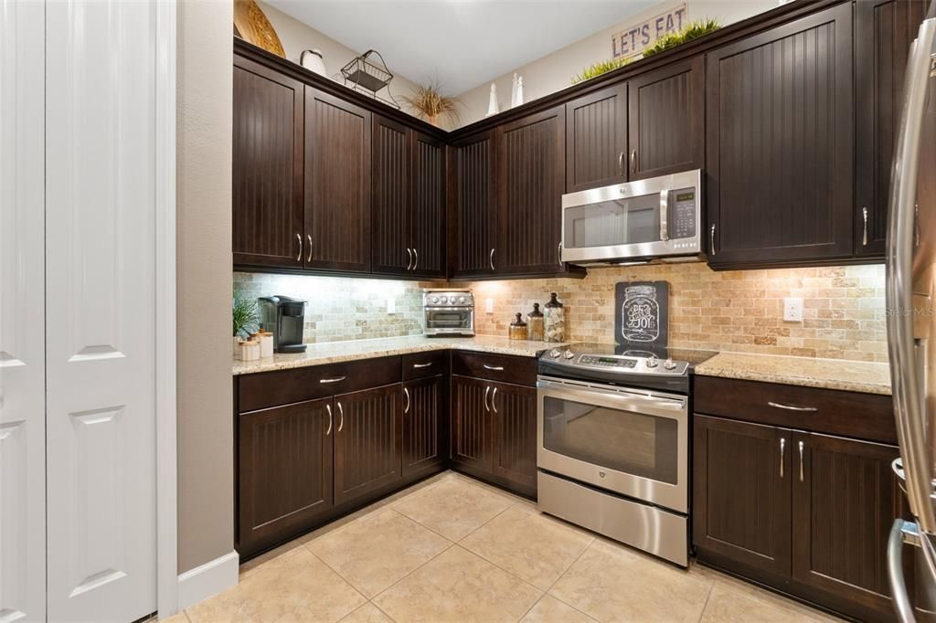 Granite Countertops w/Tile Backsplash