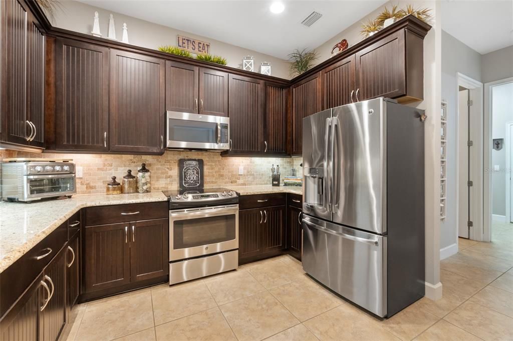 All Wood Cabinets & Stainless-Steel Appliances