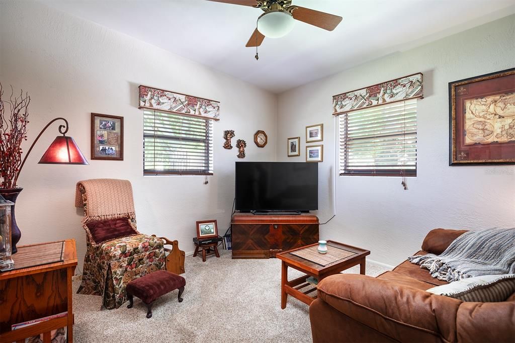 For Sale: $325,000 (3 beds, 1 baths, 1360 Square Feet)