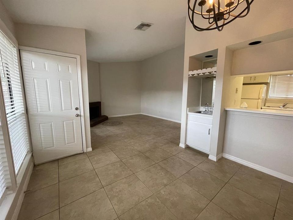Active With Contract: $1,500 (1 beds, 1 baths, 759 Square Feet)