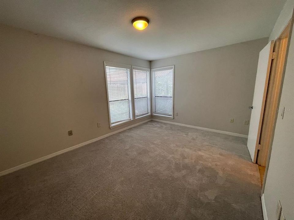 Active With Contract: $1,500 (1 beds, 1 baths, 759 Square Feet)