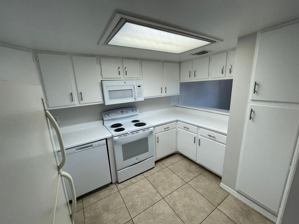 Active With Contract: $1,500 (1 beds, 1 baths, 759 Square Feet)