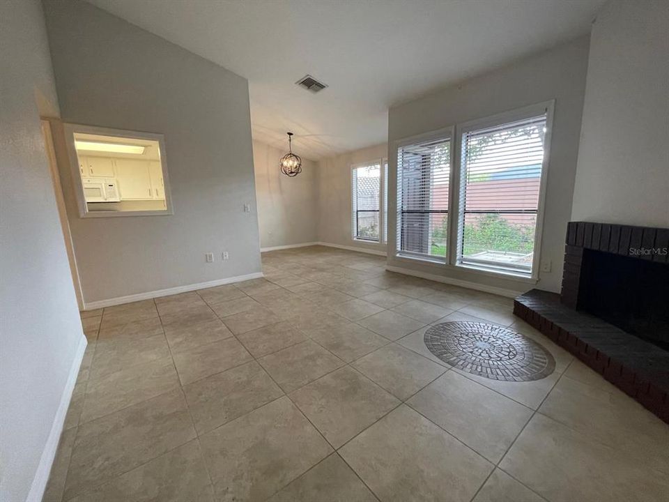 Active With Contract: $1,500 (1 beds, 1 baths, 759 Square Feet)