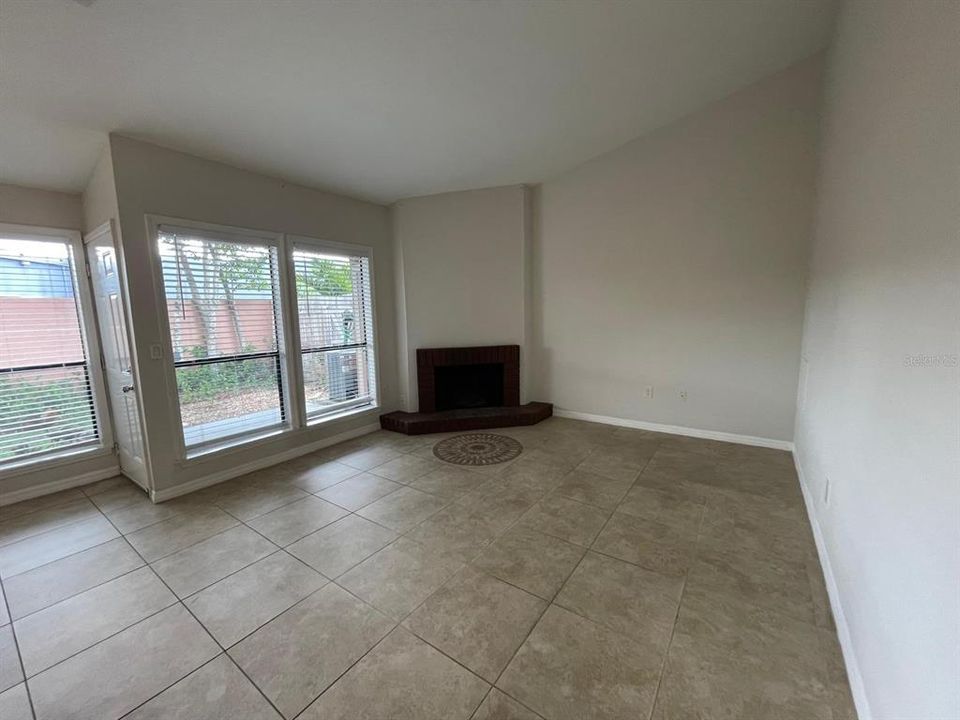 Active With Contract: $1,500 (1 beds, 1 baths, 759 Square Feet)