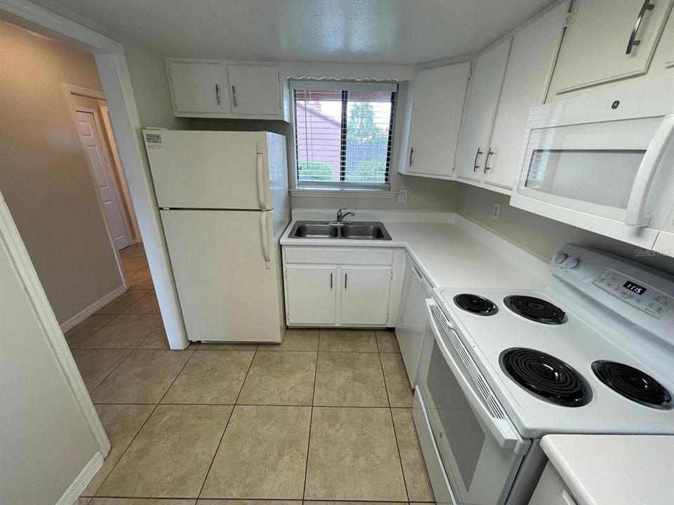 Active With Contract: $1,500 (1 beds, 1 baths, 759 Square Feet)