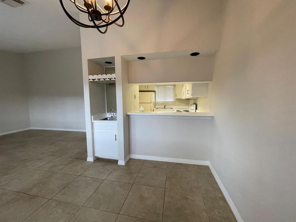 Active With Contract: $1,500 (1 beds, 1 baths, 759 Square Feet)