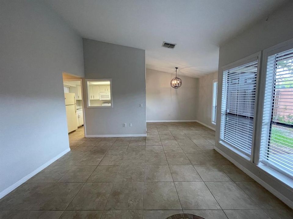 Active With Contract: $1,500 (1 beds, 1 baths, 759 Square Feet)