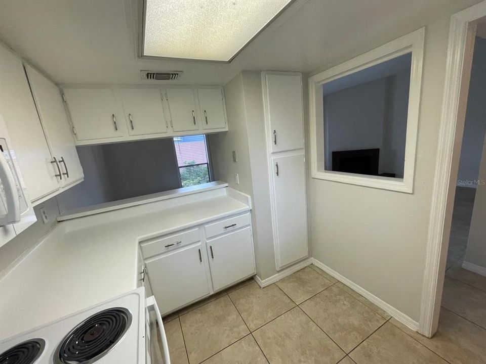 Active With Contract: $1,500 (1 beds, 1 baths, 759 Square Feet)