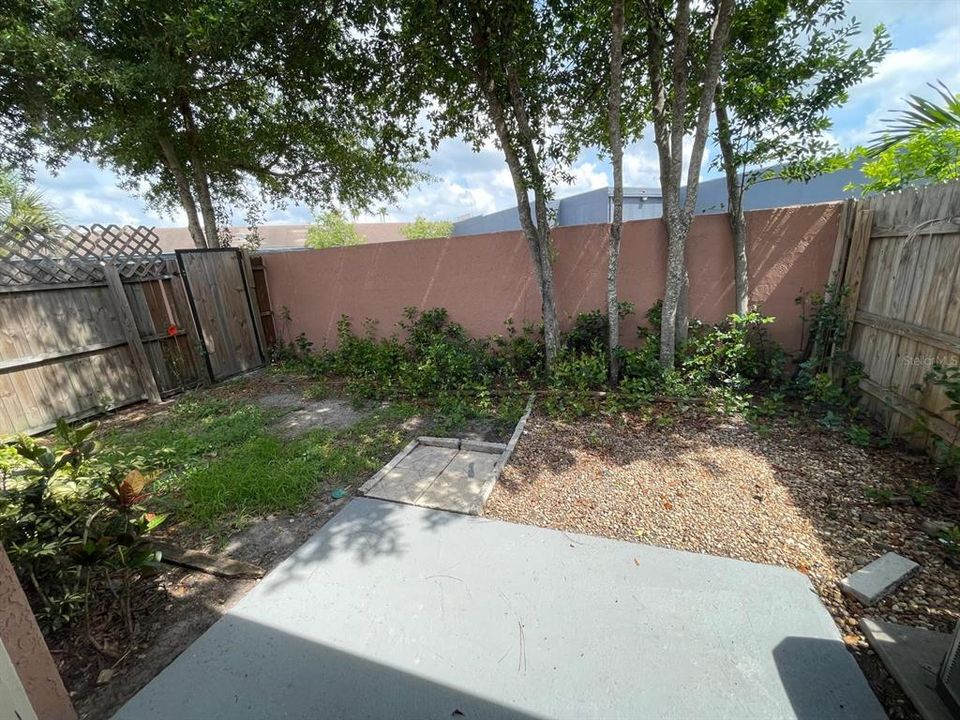 Active With Contract: $1,500 (1 beds, 1 baths, 759 Square Feet)