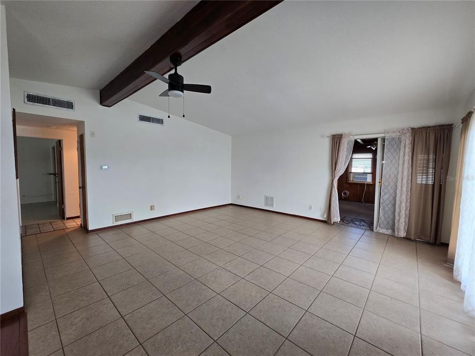 Activo con contrato: $279,900 (3 camas, 2 baños, 1230 Pies cuadrados)