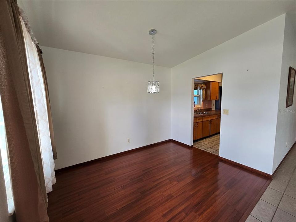 Active With Contract: $279,900 (3 beds, 2 baths, 1230 Square Feet)