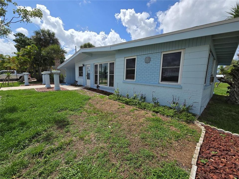 Active With Contract: $279,900 (3 beds, 2 baths, 1230 Square Feet)