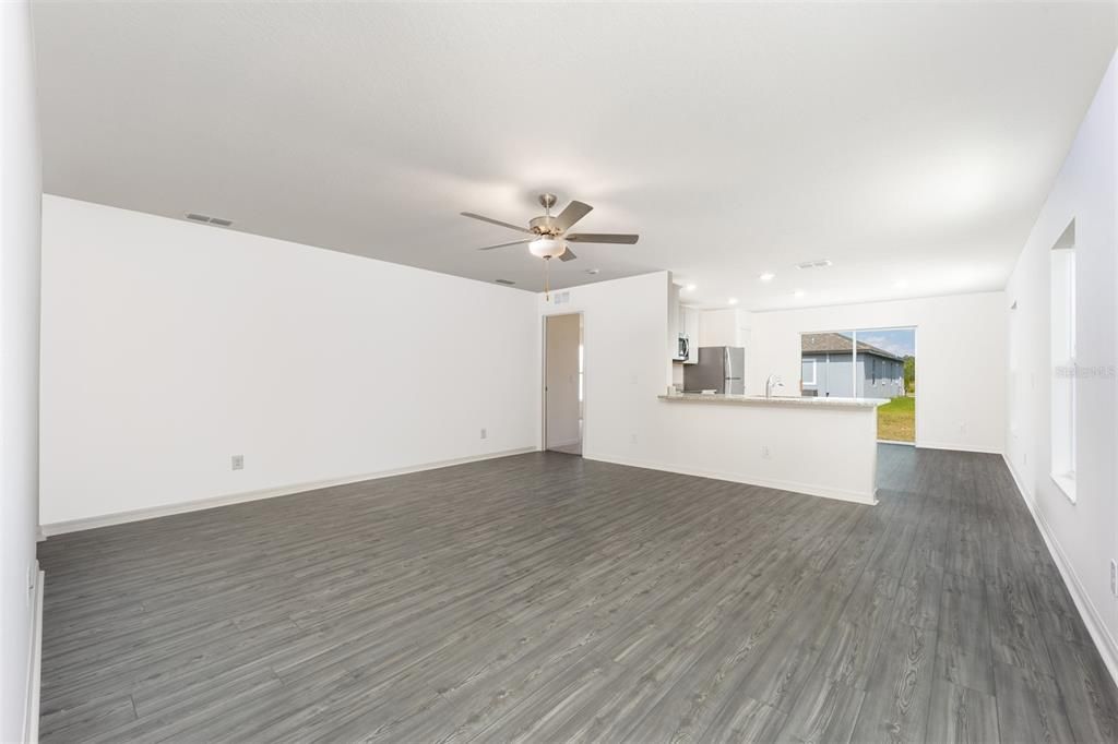 For Sale: $319,900 (3 beds, 2 baths, 1231 Square Feet)