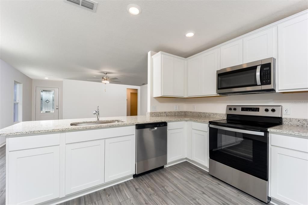 For Sale: $319,900 (3 beds, 2 baths, 1231 Square Feet)