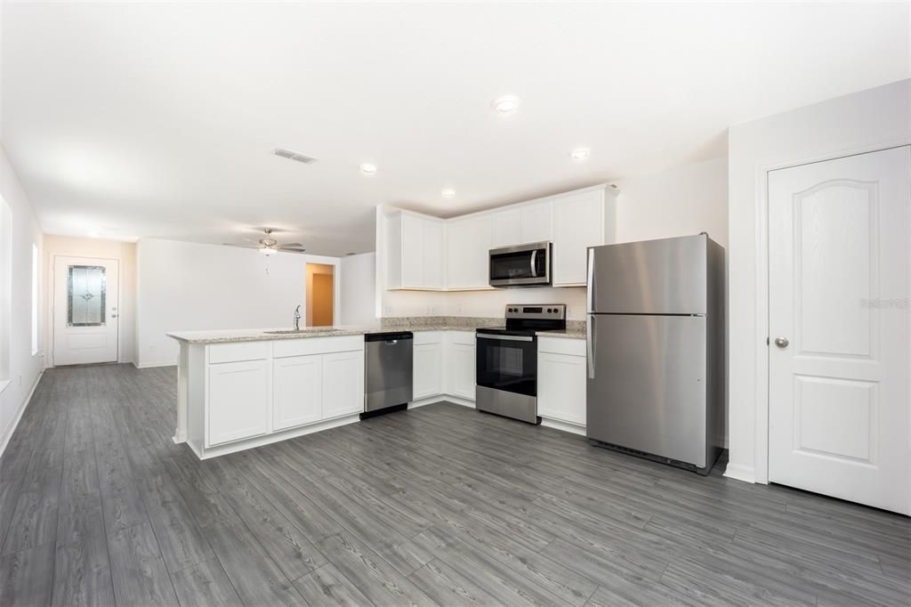 For Sale: $319,900 (3 beds, 2 baths, 1231 Square Feet)