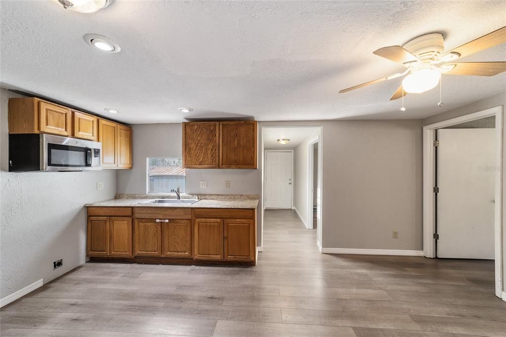 For Sale: $129,999 (3 beds, 2 baths, 1160 Square Feet)