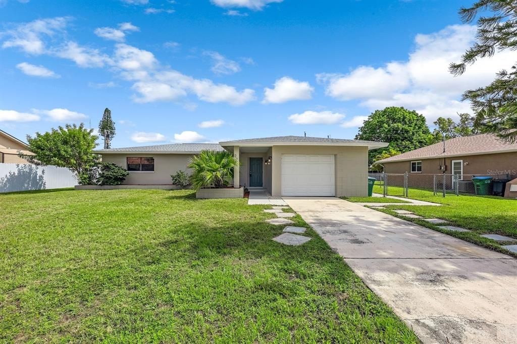 For Sale: $389,900 (3 beds, 2 baths, 1420 Square Feet)