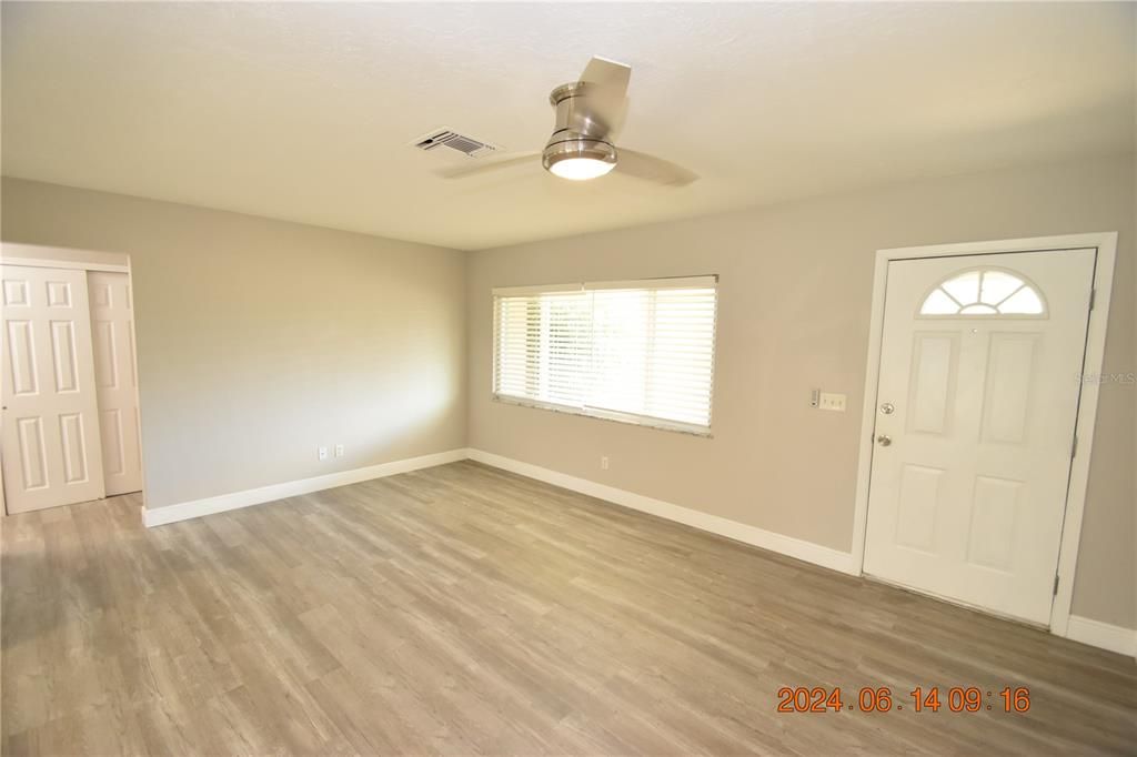 Recently Rented: $1,895 (2 beds, 1 baths, 857 Square Feet)