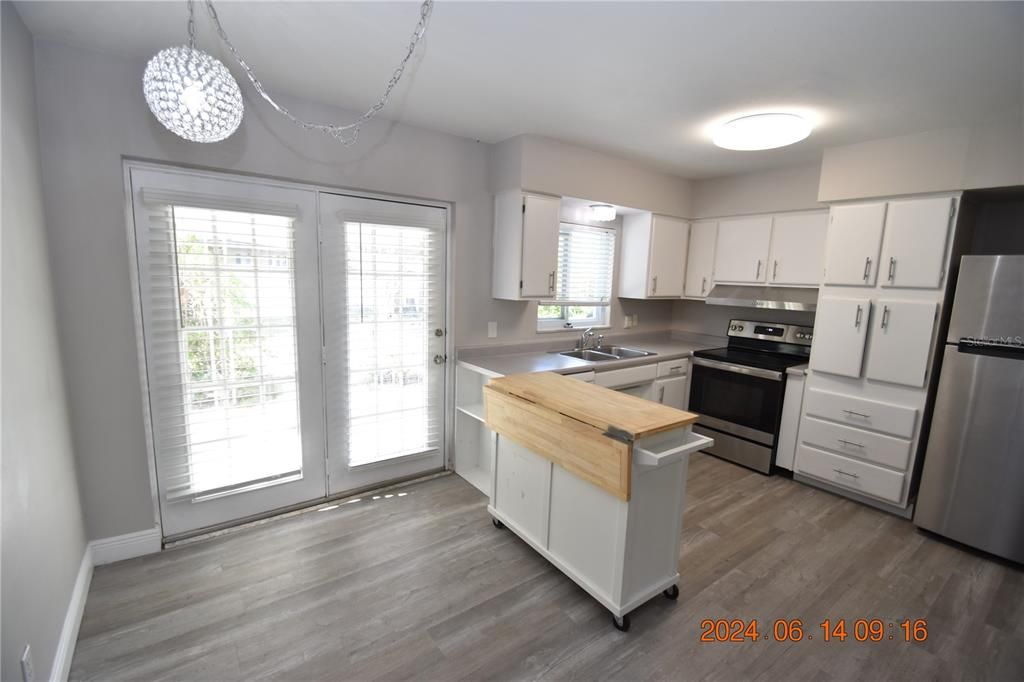 Recently Rented: $1,895 (2 beds, 1 baths, 857 Square Feet)