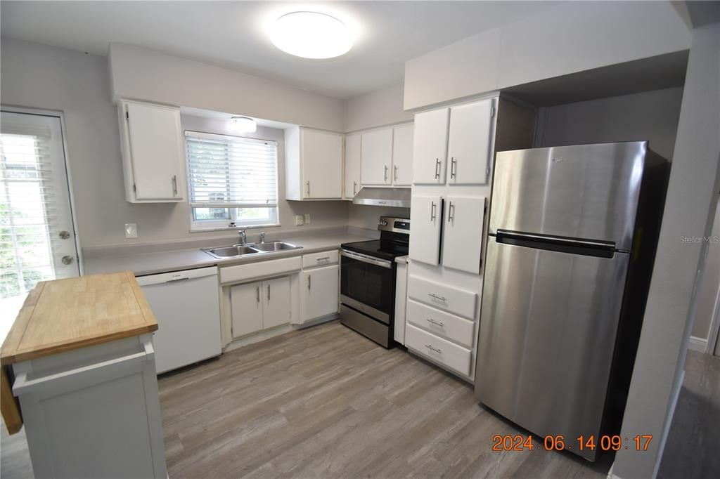 Recently Rented: $1,895 (2 beds, 1 baths, 857 Square Feet)