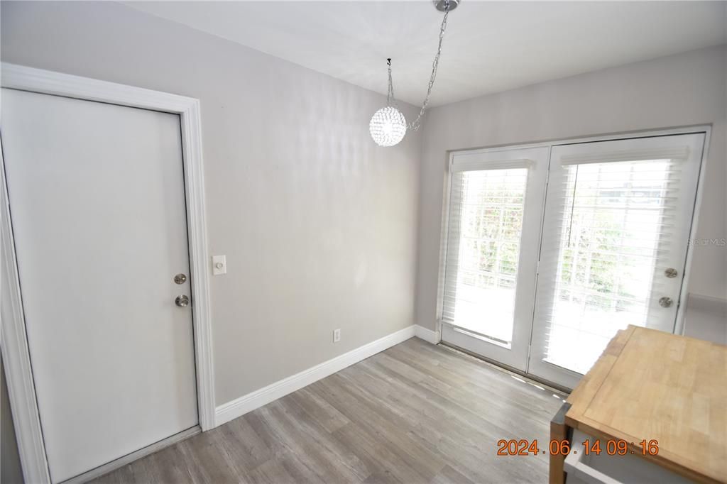 Recently Rented: $1,895 (2 beds, 1 baths, 857 Square Feet)