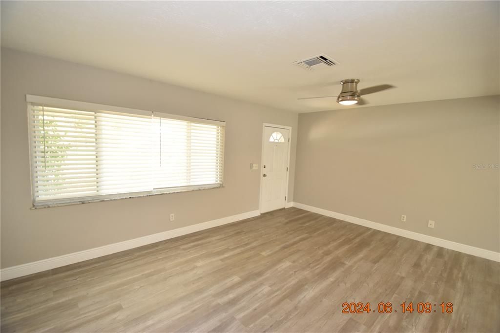 Recently Rented: $1,895 (2 beds, 1 baths, 857 Square Feet)