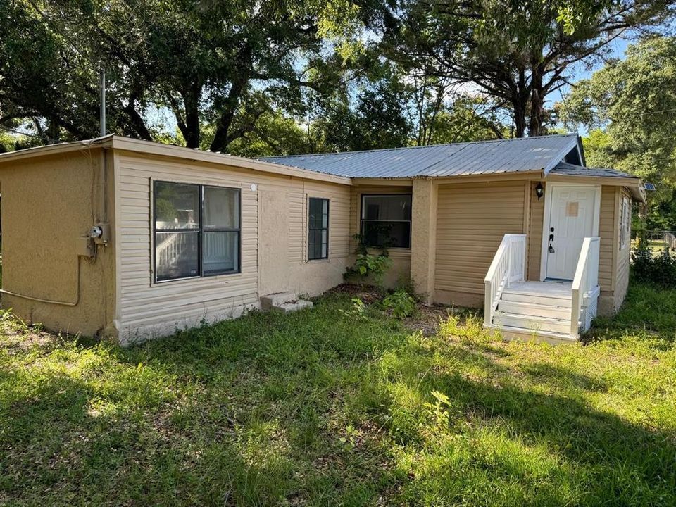 For Sale: $79,000 (4 beds, 2 baths, 1216 Square Feet)