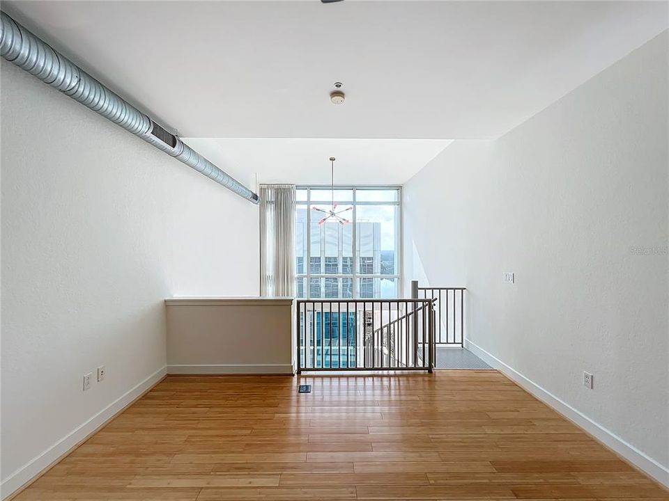 For Sale: $375,000 (1 beds, 1 baths, 921 Square Feet)