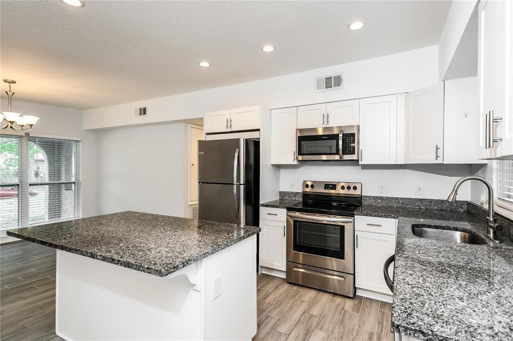 For Rent: $2,165 (3 beds, 1 baths, 1333 Square Feet)