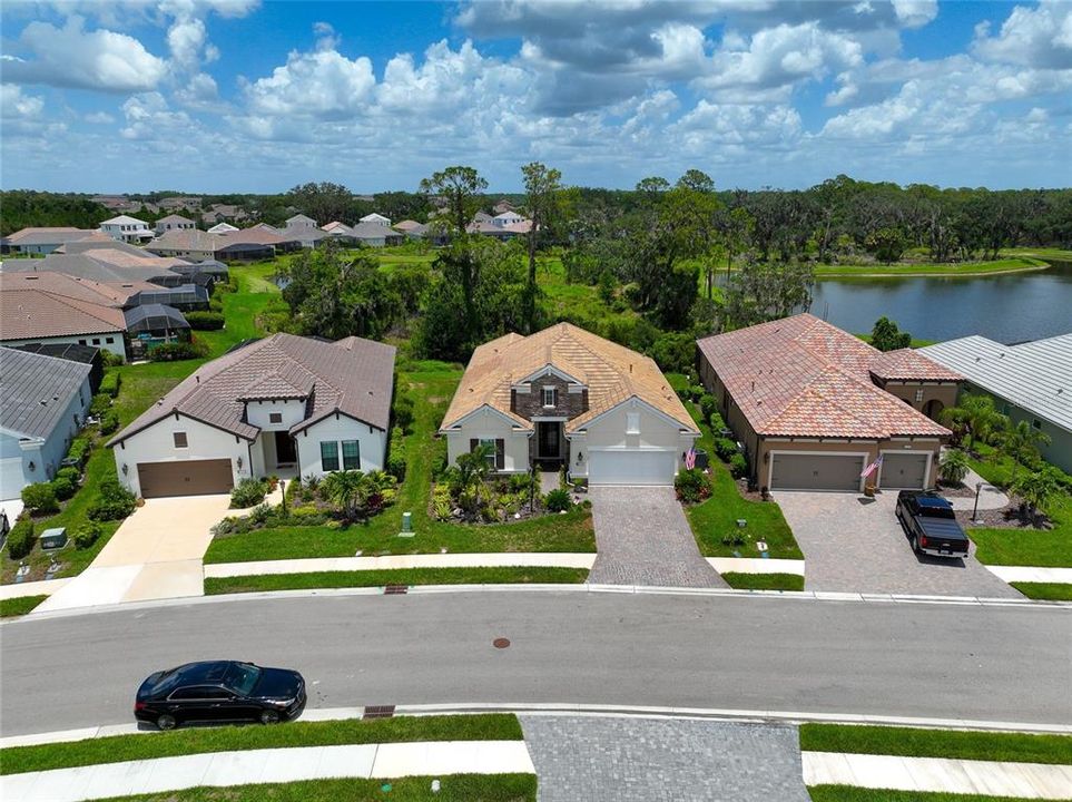 For Sale: $945,000 (3 beds, 2 baths, 2220 Square Feet)