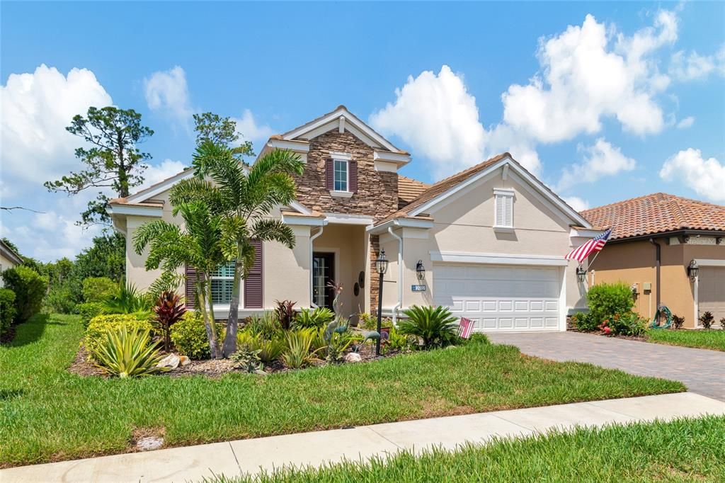 For Sale: $945,000 (3 beds, 2 baths, 2220 Square Feet)