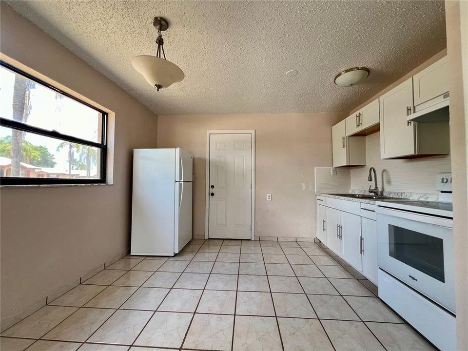 For Sale: $99,000 (2 beds, 1 baths, 810 Square Feet)